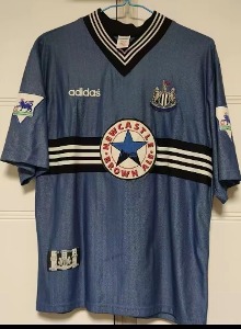 95-96 뉴캐슬 레트로 Away 유니폼 상의 마킹 포함 무료 배송